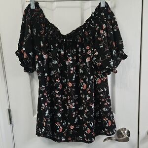 Trendsetter Off The Shoulder Top Size Large